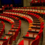 Θεατρική παράσταση «Η Μεγάλη Χίμαιρα» από τη Θεατρική Ομάδα του Τμήματος Φιλολογίας στην Aula της Φιλοσοφικής Σχολής [7/4/2025]