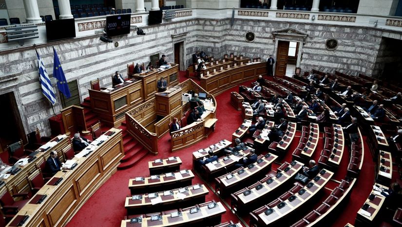 Η Βουλή στο κέντρο του πολιτεύματος